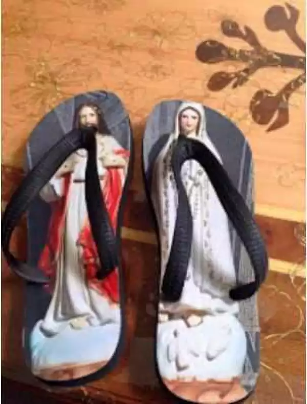 Can you rock this Jesus and Mary bathroom slippers? (photos)